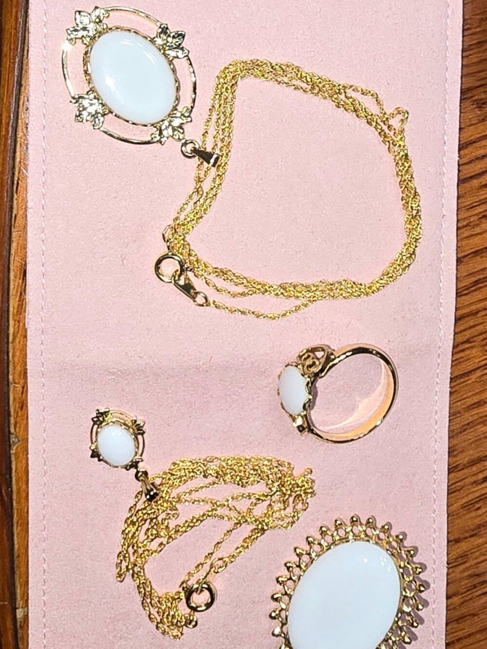 Vintage Gold Tone White Cabochon 4 Pc Set Ring Brooch Necklace (Lg and Sm) - Picture 2 of 12